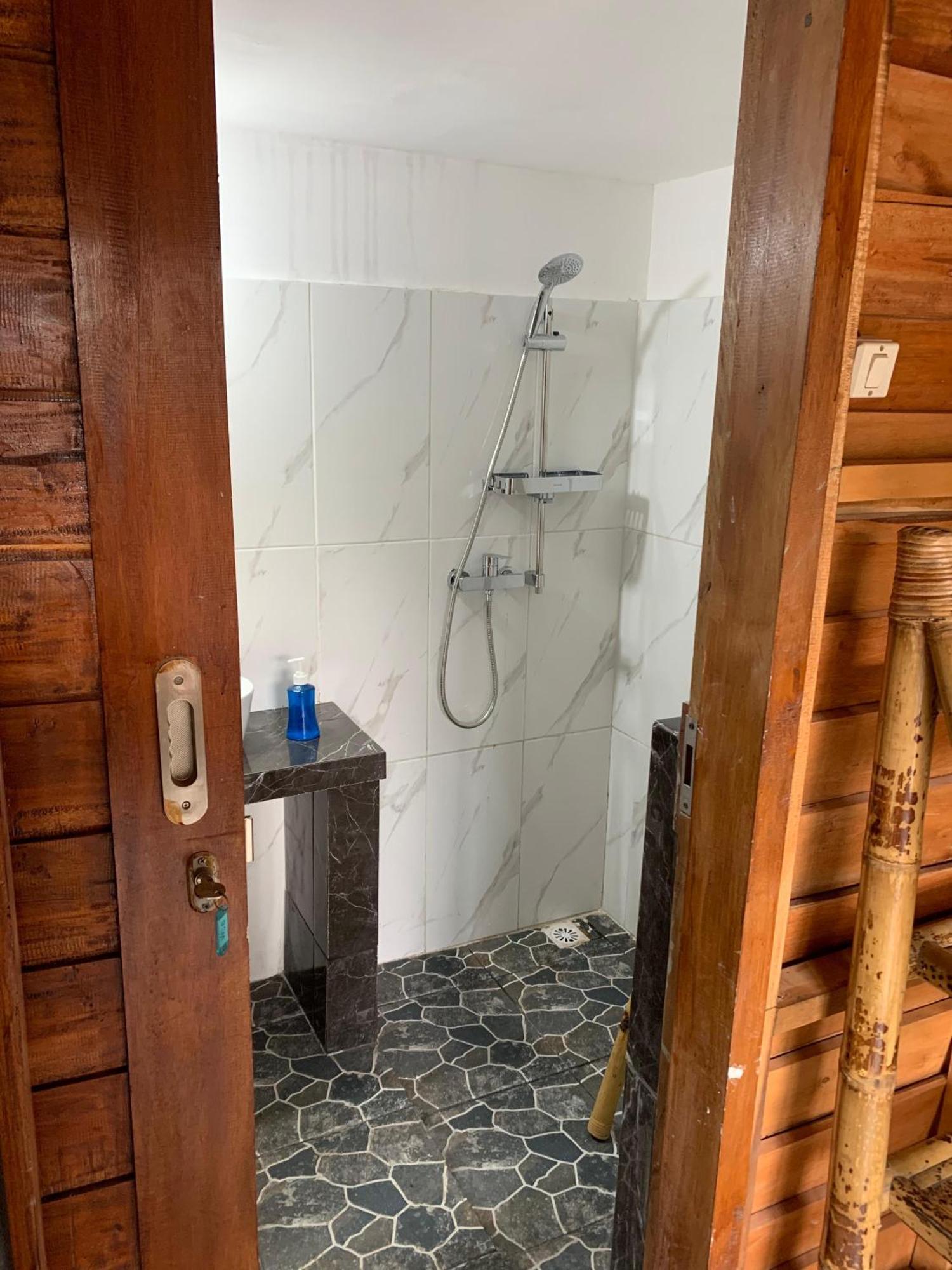 Gili Davidoff Upstairs Budget And Deluxe Gili Trawangan Eksteriør billede