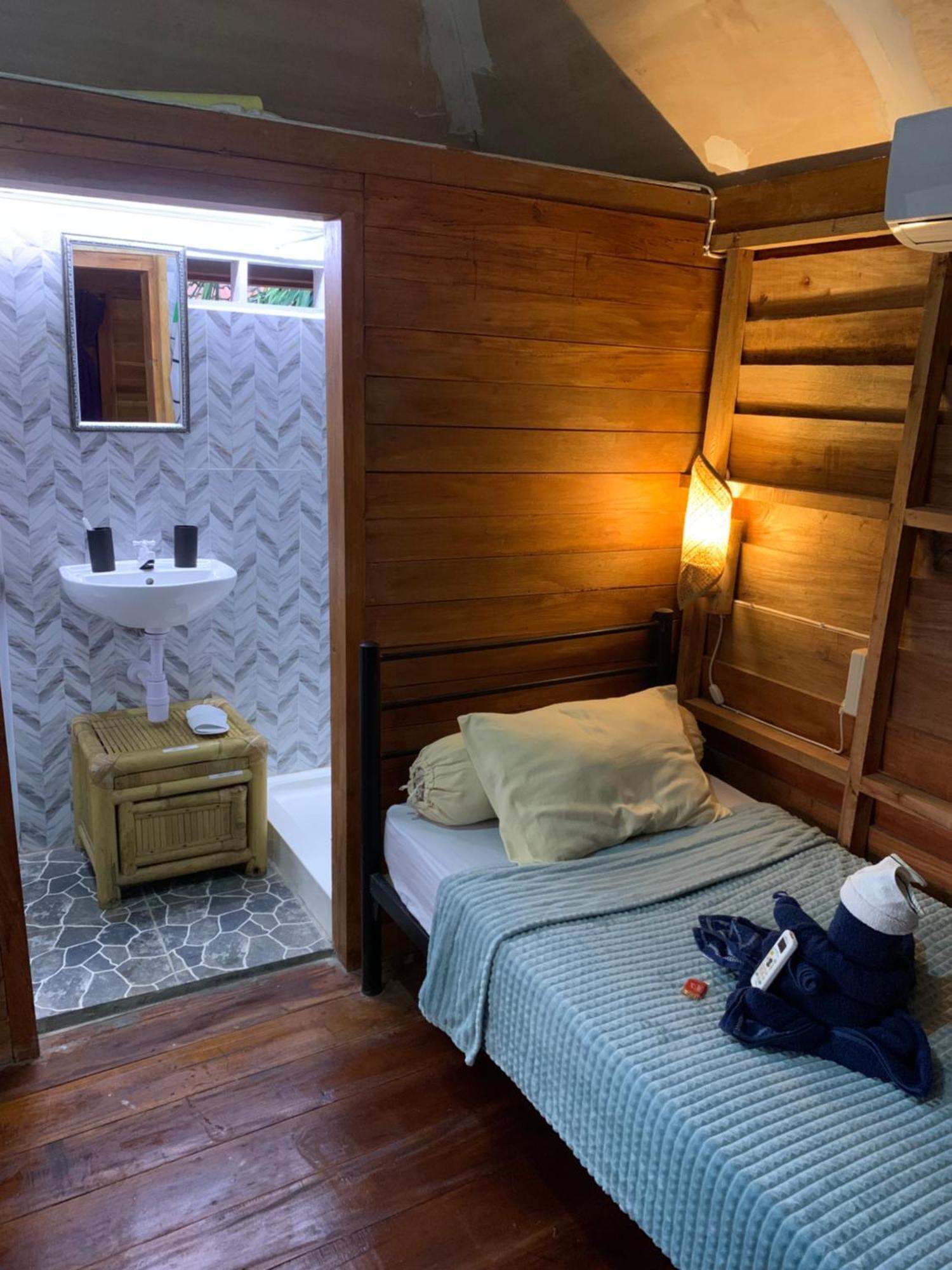 Gili Davidoff Upstairs Budget And Deluxe Gili Trawangan Eksteriør billede